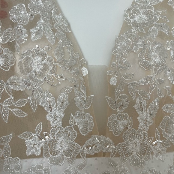 Bridal gown - Picture 3 of 7